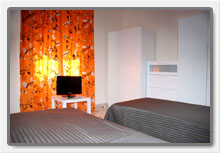 camera arancio 3