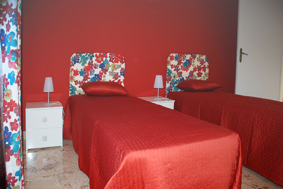 camera_rossa2